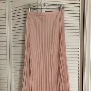Banana Republic Skirts - Banana Republic long pleated skirt 0P Banana Republic Skirts - Banana Republic long pleated skirt 0P